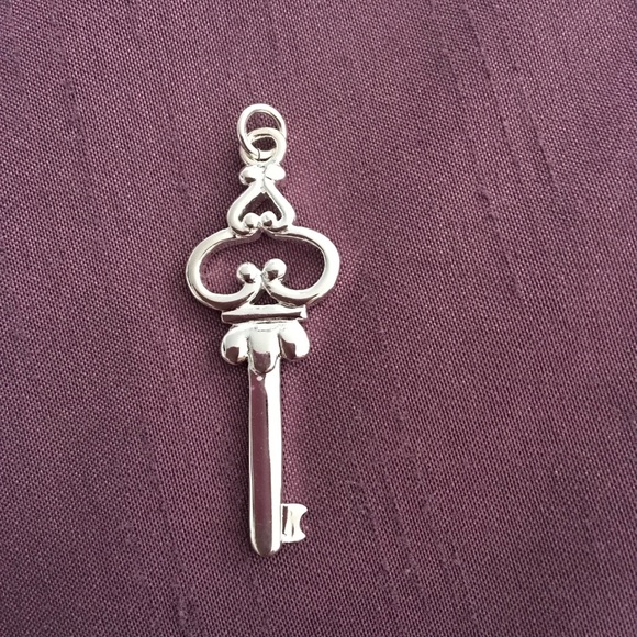 925 Stamped Key Shape Pendant Necklace - Picture 2 of 6